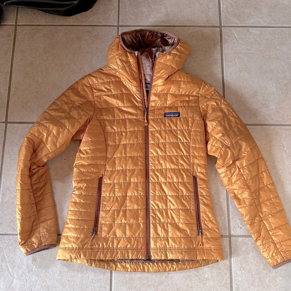 Patagonia Women’s Nano Puff Hoody small